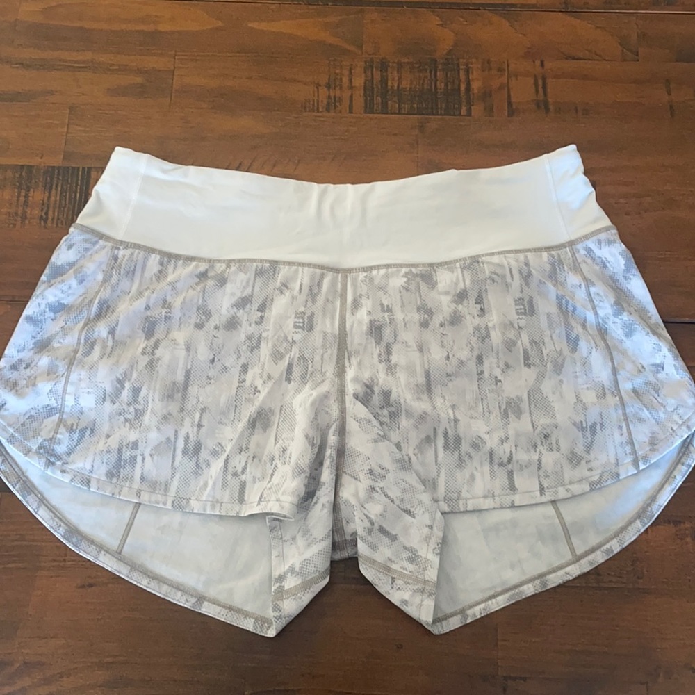 Lululemon Speed Up Short 4” Size 10 Grey print